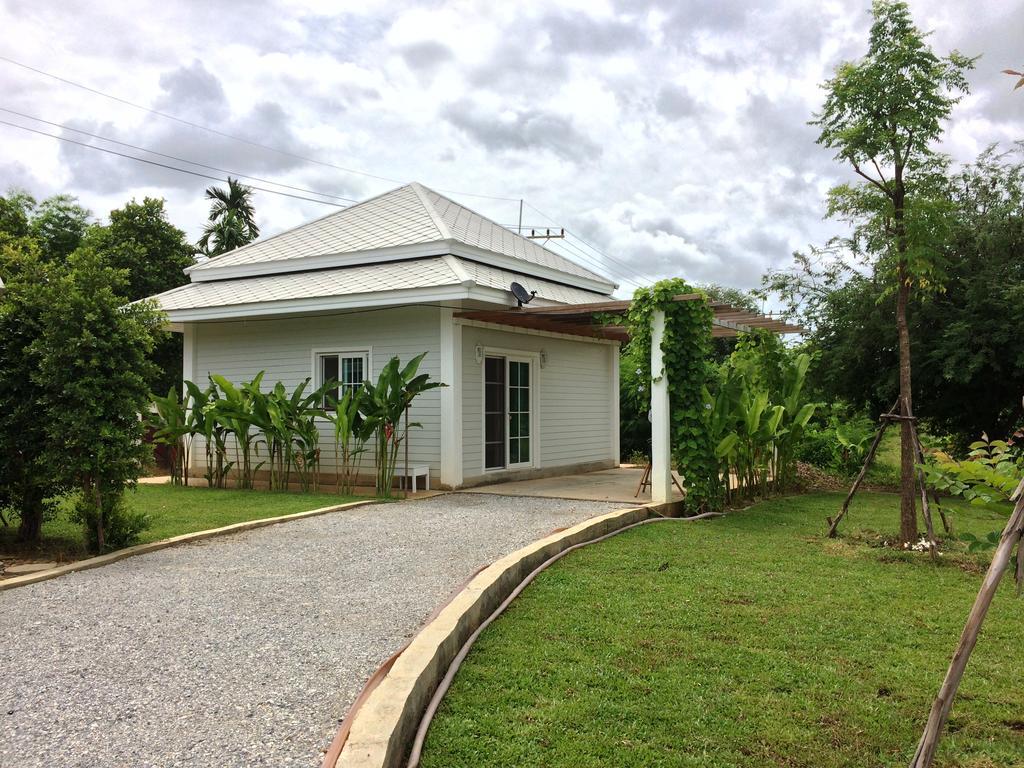 Baan2Rai Hotell Kanchanaburi City Exteriör bild