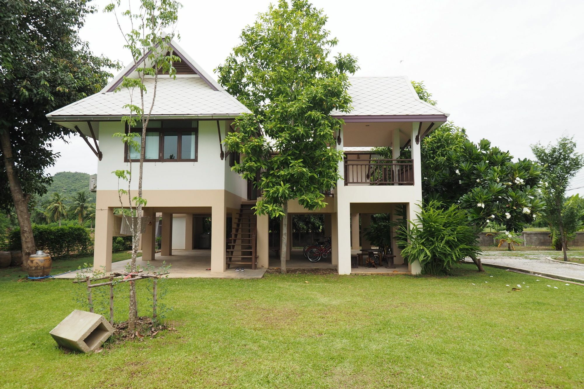 Baan2Rai Hotell Kanchanaburi City Exteriör bild