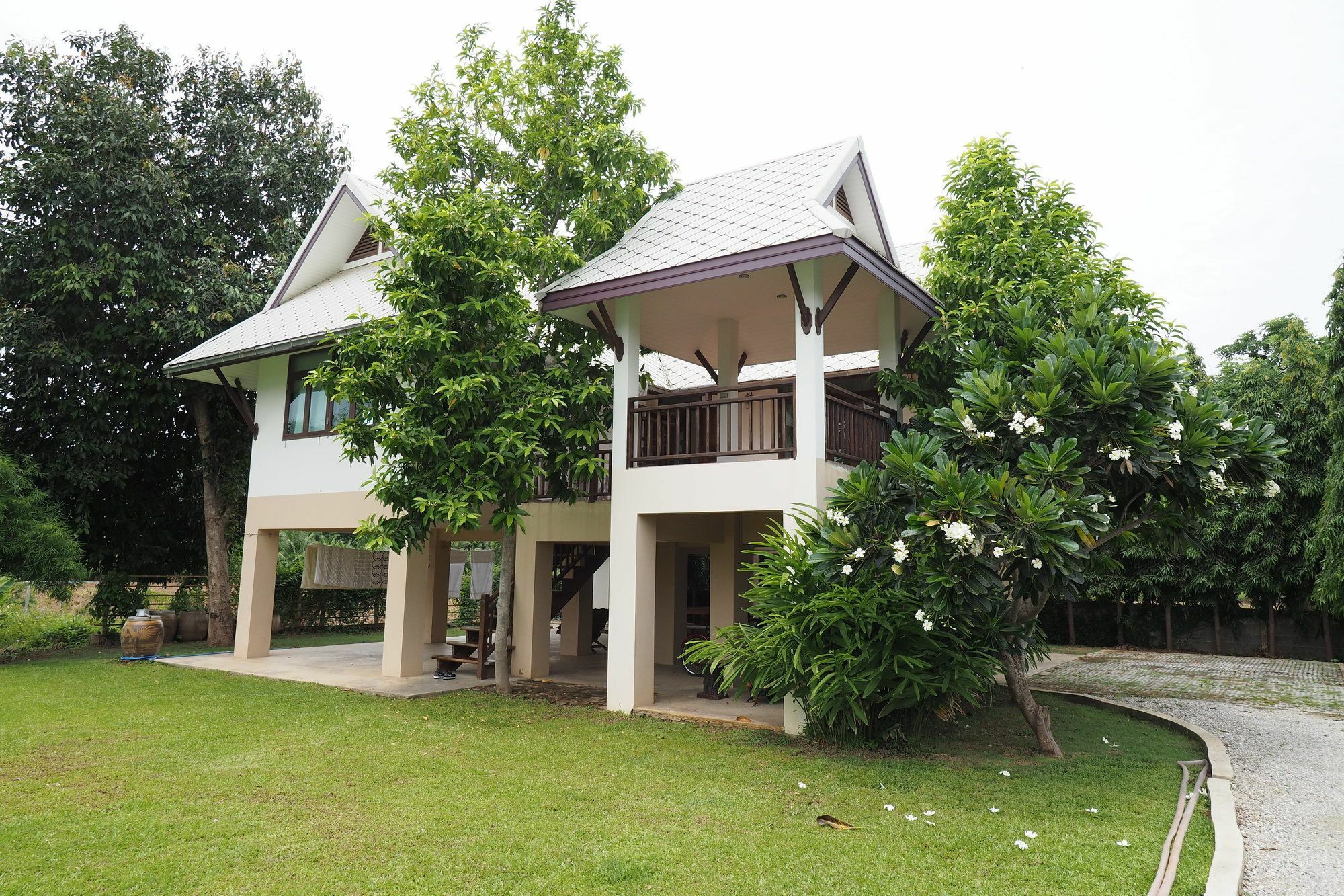 Baan2Rai Hotell Kanchanaburi City Exteriör bild