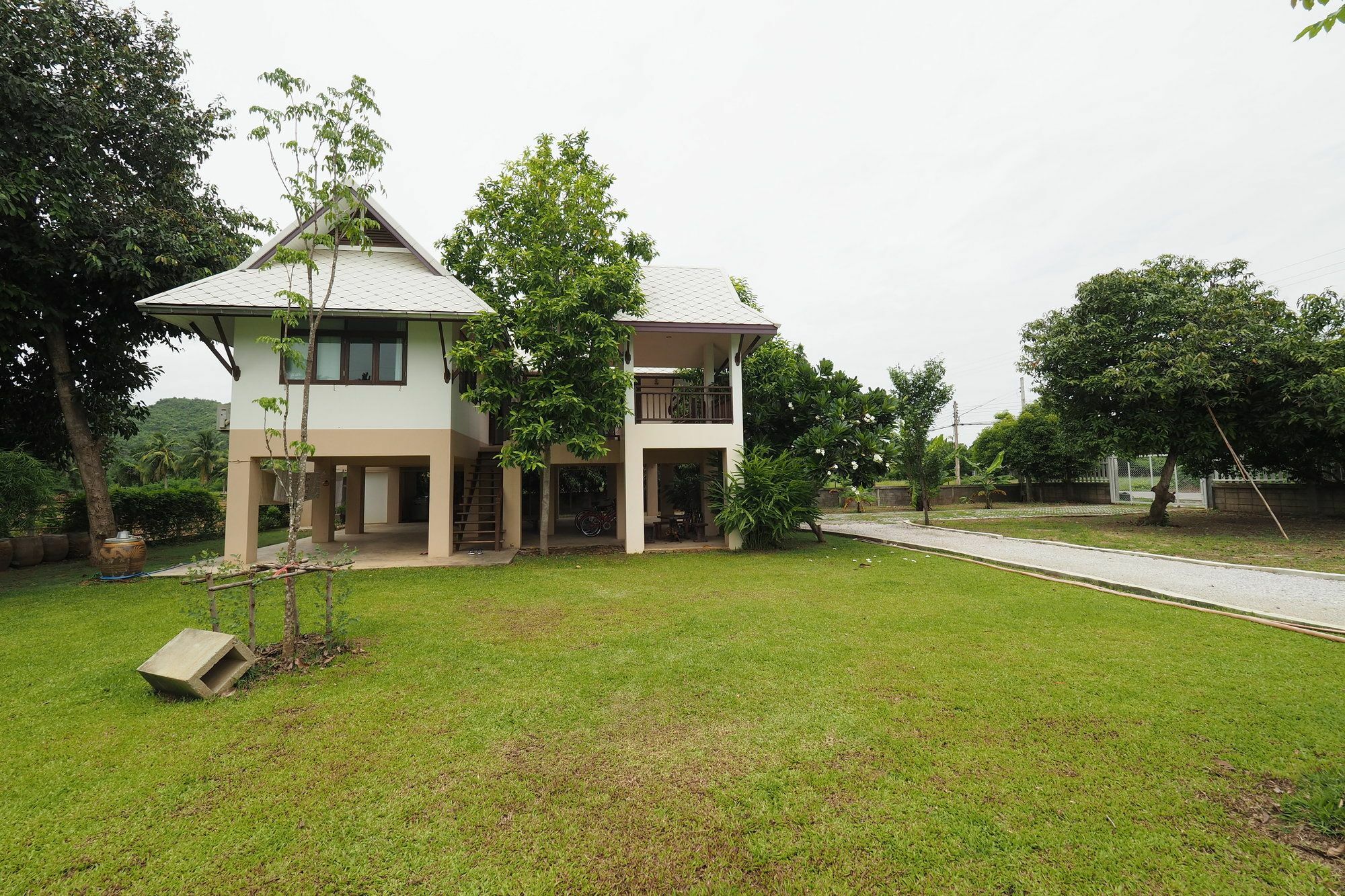 Baan2Rai Hotell Kanchanaburi City Exteriör bild